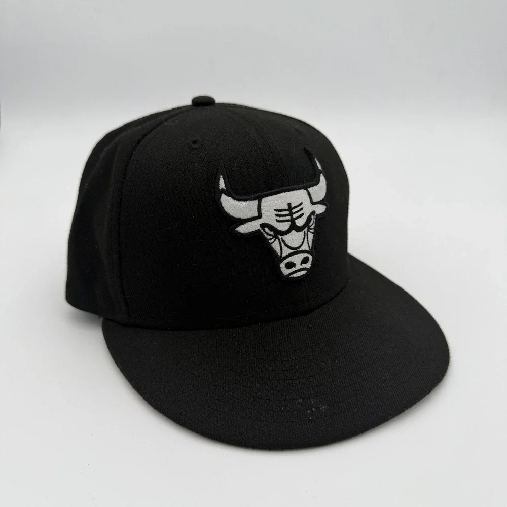 New Era 9FIFTY Chicago Bulls Snapback Hat Youth Black White NBA Flat Brim Cap